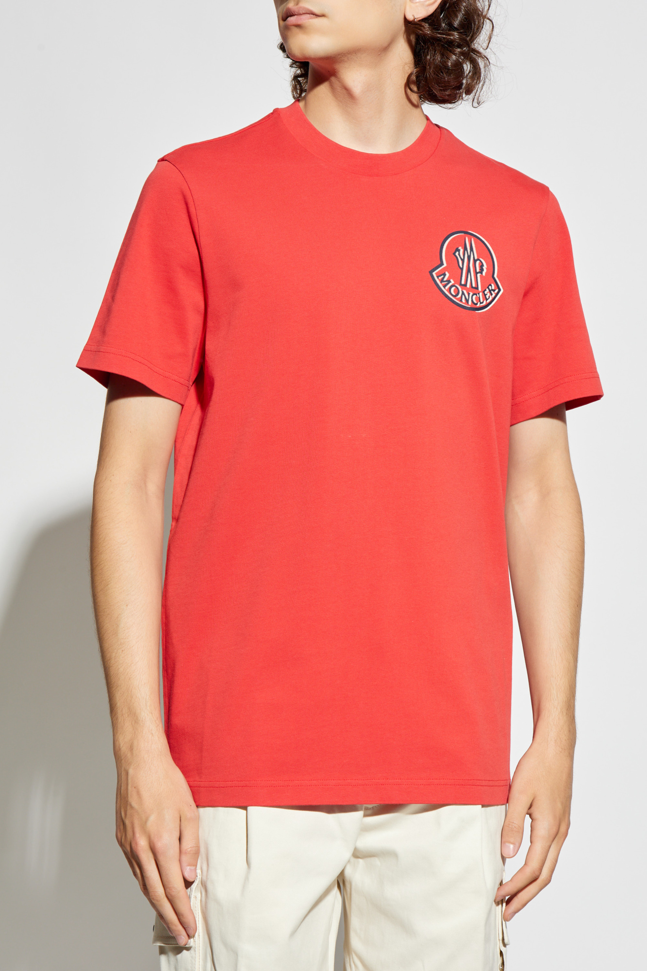 MONCLER ロゴ刺繍 Tシャツ レッド Moncler ロゴ Tシャツ | レッド | FARFETCH JP